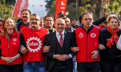 Başkan Soyer, emekçilerin hakları için yürüdü: Çekin elinizi soframızdaki ekmekten