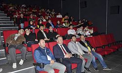 Urla Fenerbahçeliler Derneği, Hatay'da depremzede çocukları 'Zaferin Rengi' filmiyle buluşturdu