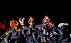 Çeşme açıklarında 18'i çocuk 45 düzensiz göçmen yakalandı