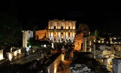 Efes Antik Kenti'nde 'gece müzeciliği' başladı: Görenler hayran kaldı
