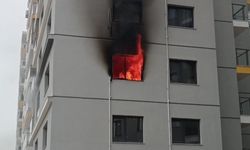 Menemen'de 8 katlı sitede yangın paniği: Çocuk odasında başladı, tüm evi sardı