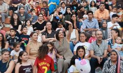 Karabağlar'da yaz akşamları şenleniyor! "Neşeli Sokaklar, Mutlu Çocuklar Şenliği" mahalle mahalle devam ediyor