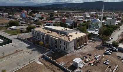 Bergamalılar yeni Gençli Merkezi'ne kavuşmak için gün sayıyor