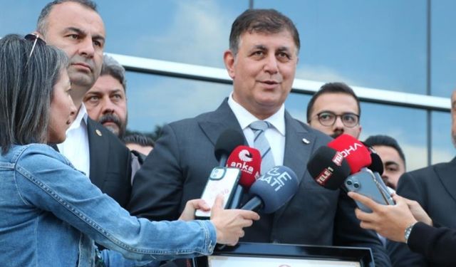 Kazanamaz diyorlardı! İzmir Büyükşehir Belediye Başkanı Cemil Tugay mazbatasını aldı