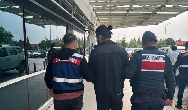 İzmir'de 13 adrese eş zamanlı DEAŞ operasyonu: 11 gözaltı