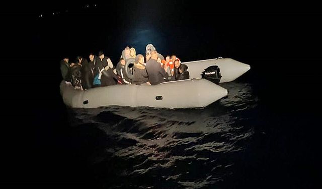 Dikili açıklarında Yunanistan unsurlarınca geri itilen 47 göçmen kurtarıldı