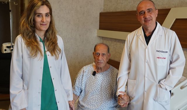 İzmir'de 78 yaşındaki Nurettin Açıl, kalbi durmadan yapılan bypass ile sağlığına kavuştu