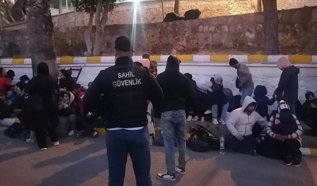 İzmir'de Büyük Göç Operasyonu: 98 Göçmen ve 4 Kaçakçı Yakalandı