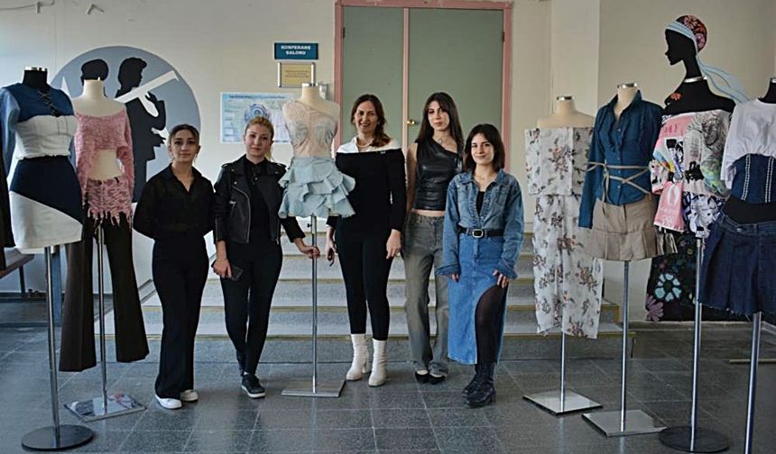 Ege Üniversitesi Moda ve Tasarım öğrencileri ikinci el giysilere yeniden hayat verdi