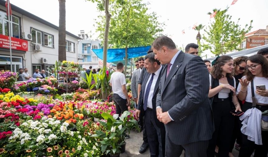 İzmir'in geleneksel festivali: 'Uluslararası Çiçek Festivali' Bayındır'a baharı getirdi