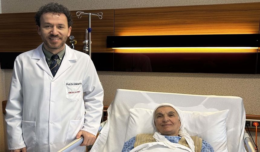 Böbrek kanseri hastası Döne Açıkgöz, İzmir'de robotik cerrahiyle sağlığına kavuştu