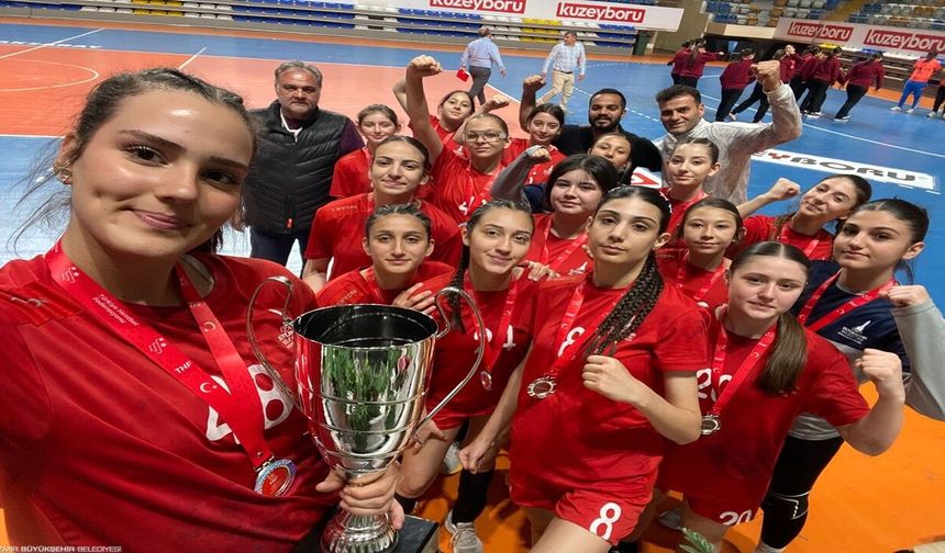 Spor kenti İzmir’in onurlandıran gurur tablosu