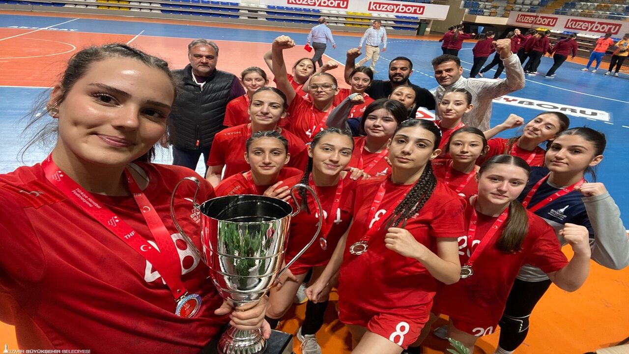 Spor kenti İzmir’in onurlandıran gurur tablosu