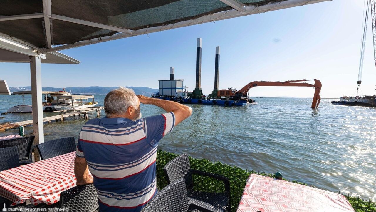 İzmir Mavişehir’de 25 yıl sonra karides bereketi